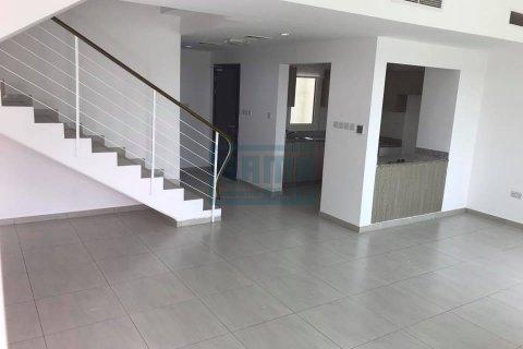 An Exquisitely Designed Townhouse with 2 Bedrooms for Sale at Al Ghadeer, Abu Dhabi